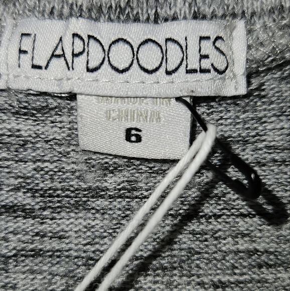 *2 for $10*GIRLS size 6 Black/white sweater with bow detail across front bottom - Picture 4 of 5